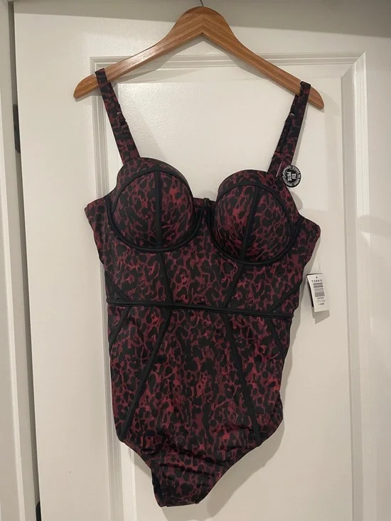 torrid Burgundy Leopard Slim Fix Underwire Piping One Piece Swimsuit 1x d/dd nwt - Picture 3 of 8